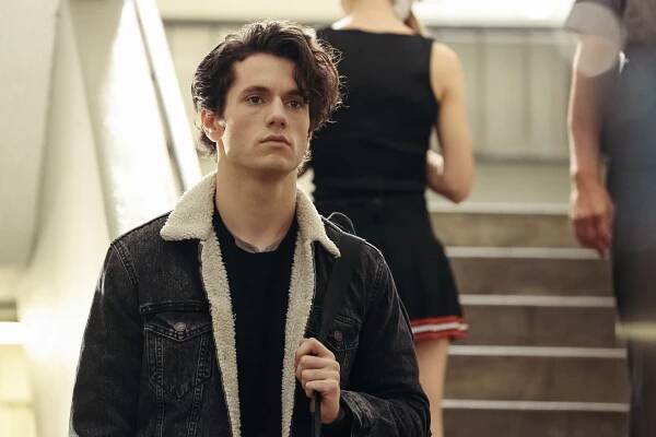 Heathers - Pilot - Z filmu - James Scully