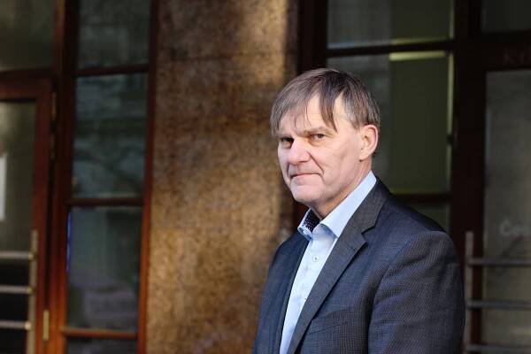 Před ambasádou je až mystické ticho. Slovensko je v šoku, popisuje situaci po atentátu český velvyslanec