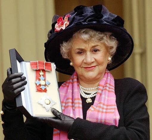 Joan Plowright, Award-Winning Actress and Olivier’s Widow, Dies at 95