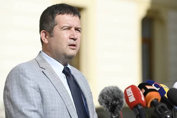 Hamáček se Zemanem řešili jména kandidátů na ministry. O náhradě za Pocheho se podle šéfa ČSSD nebavili