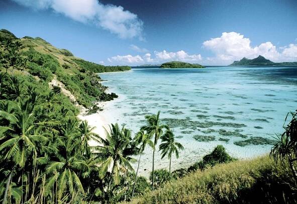 Lagoon view of the Akamaru island in the Gambier Archipelago. ©P. Bacchet