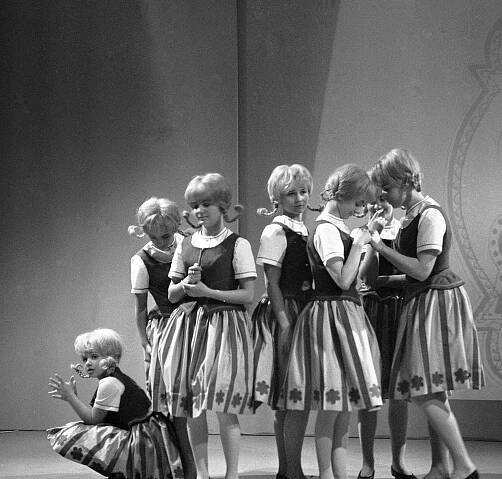 Sedm sestřiček - Z filmu - Ivana Vondrovicová, Consuela Morávková