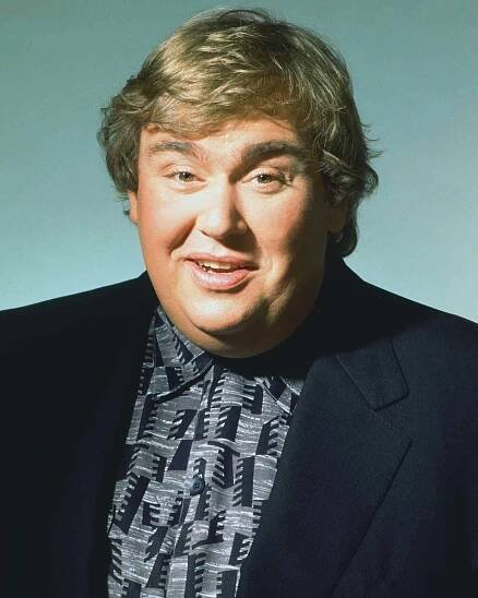 John Candy poses for a photo session on April 12, 1993 in Los Angeles, California