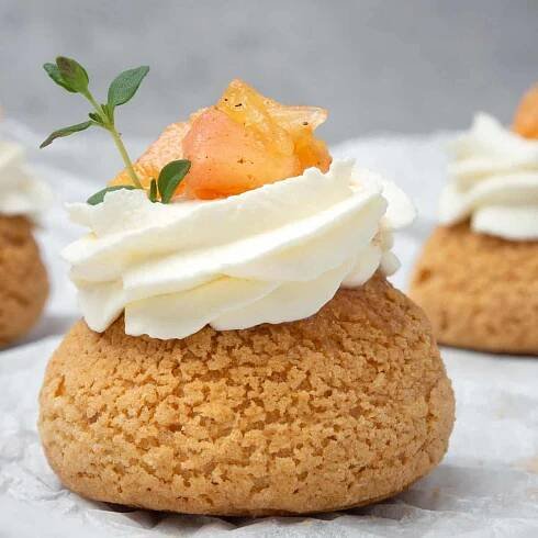 Apple Pie Choux au Craquelin.