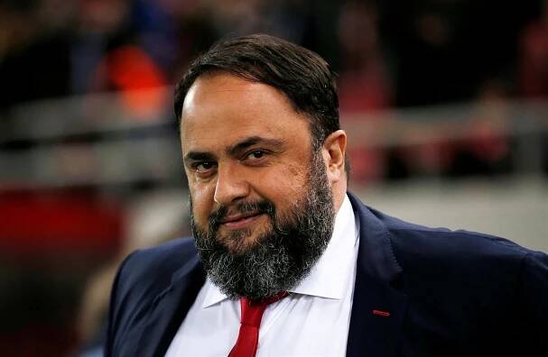 Hráčům třásl kontroverzní majitel rukou, pak všem vzkázal: Navštívil mě koronavirus