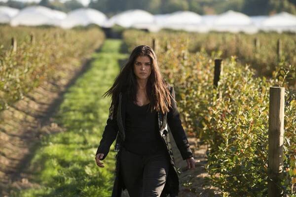 Marie Avgeropoulos - Actress