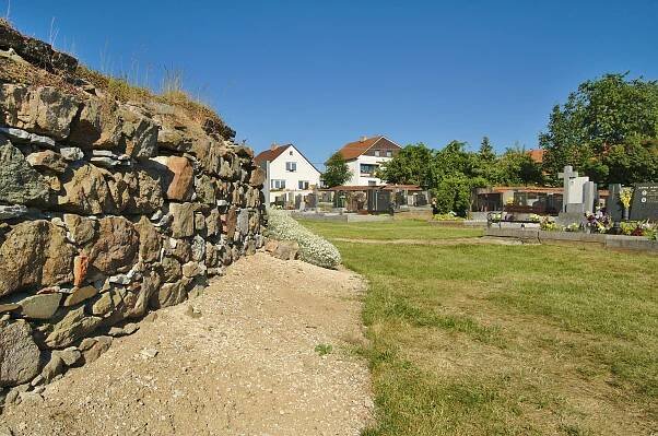 Soubor:Hřbitov, Petrovice, okres Blansko.jpg
