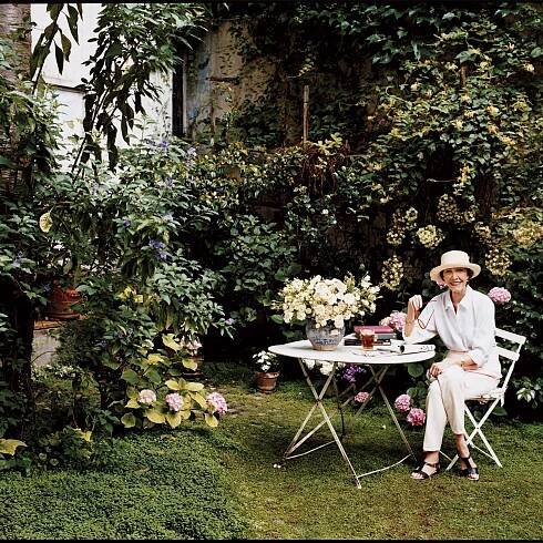 Remembering Vogue’s Paris Bureau Chief, Susan Train, “An Island of Americanism in a Sea of French”