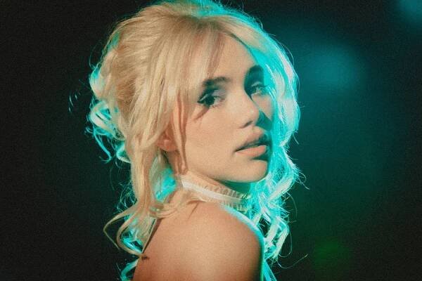 Suki Waterhouse: Diamond Girl