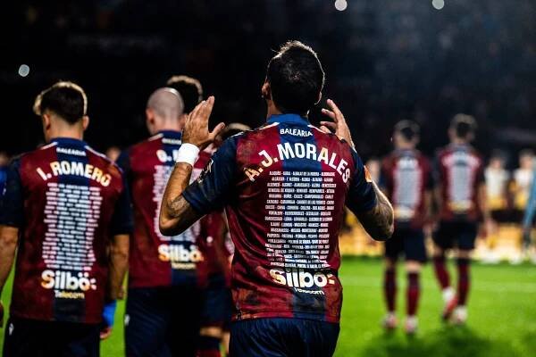 The specially designed kits had the names of all the towns and villages in Valencia impacted by the flooding (Levante UD)