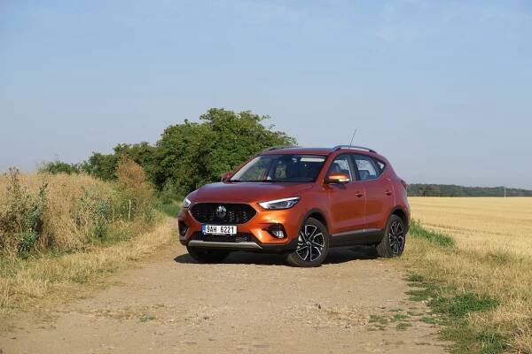 Už jsou tu a bohužel to dělají velmi dobře. Test čínského crossoveru MG ZS