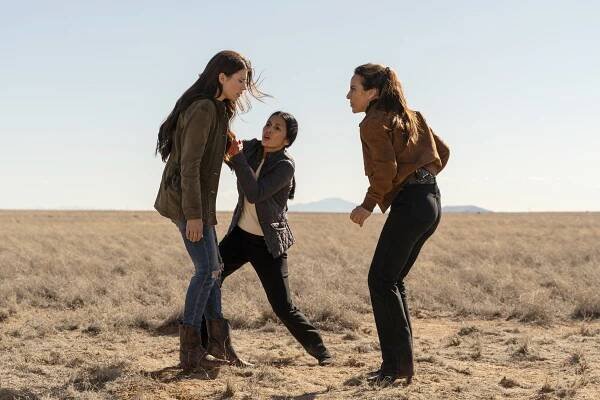 Uklízečka - Fight or Flight - Z filmu - Eva De Dominici, Elodie Yung, Kate del Castillo