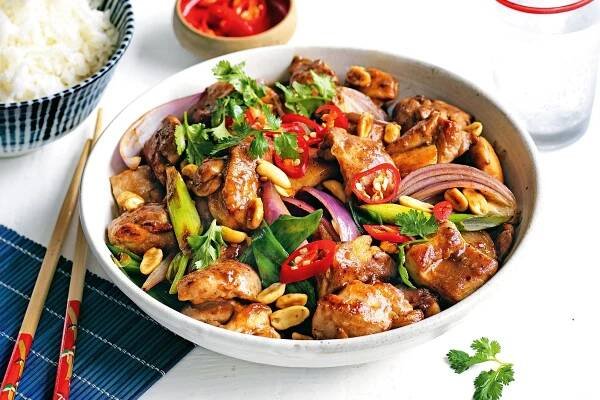 Kuřecí Kung pao - Sauté - ocelové a litinové pánve