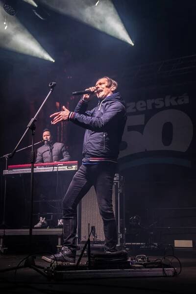 Kapela Chinaski vystoupila v Liberci. Rozproudila náměstí