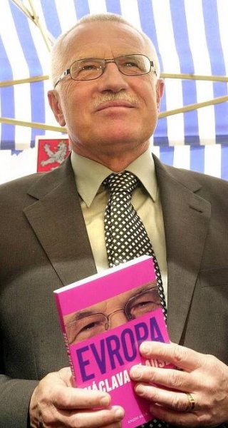 Pět milionů za odstranění Klause. Opoziční smlouva vyvolala drsnou reakci