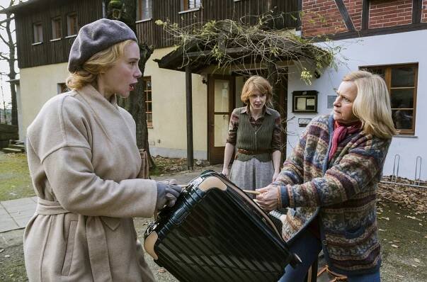 Wolfsland - Irrlichter - Z filmu - Franziska Petri, Sarah Bauerett, Johanna Gastdorf