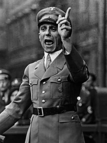 Joseph Goebbels: *29.10.1897 – †1.5.1945, německý nacistický politik a ideolog