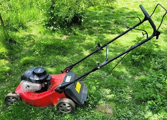 Sekačka Mountfield s pojezdem, použitá, na náhradní díly