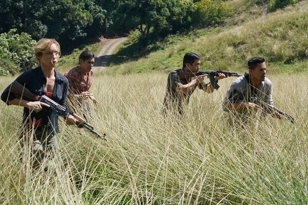 Magnum P.I. - Den setkání s ďáblem - Z filmu - Perdita Weeks, Tim Kang, Jay Hernandez