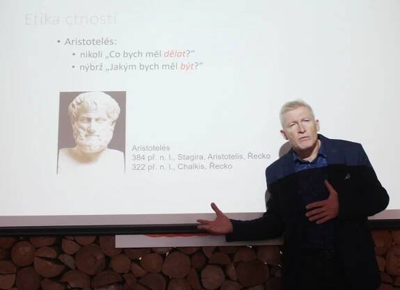 Hospodská mše v Břevnově připravila o místo vikáře od Salvátora. Natrvalo?
