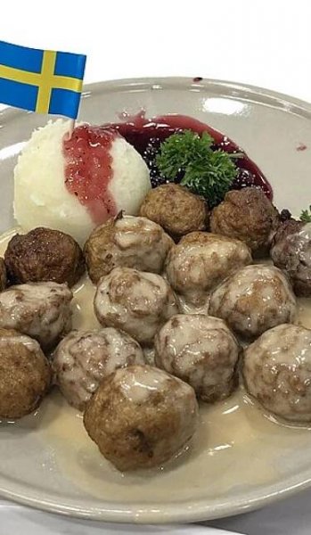Köttbullar se smetanovou omáčkou - švédské masové kuličky