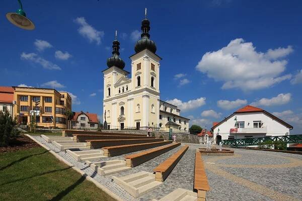 Farní budova v Bystřici nad Pernštejnem | Turistický portál Bystřicka 