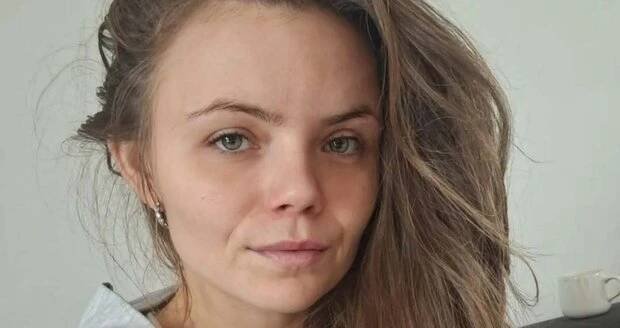Zpěvačka Veronika Stýblová maskuje nemoc líčením