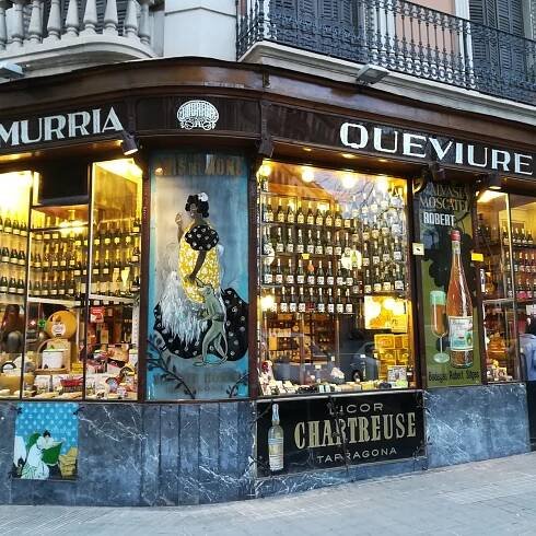 Barcelona shop introduces €5 charge for tourists who take selfies instead of buying things