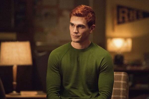 Riverdale - Kapitola 81: Zpátky doma - Z filmu - K.J. Apa