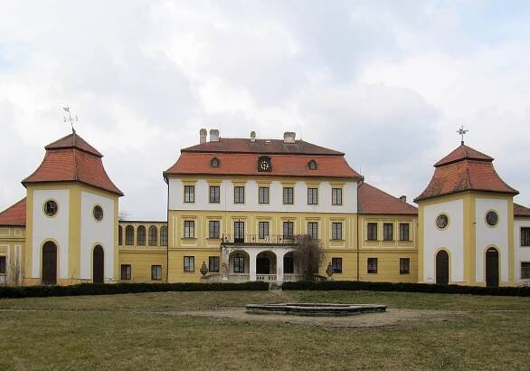 Soubor:Kravsko, zámek 02.jpg – Wikipedie