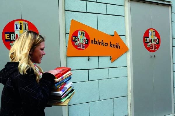 Sbírku knih můžete podpořit v ulicích Budějc