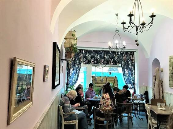 Beseda v kavárně Cafe La Fée | TyfloCentrum Olomouc