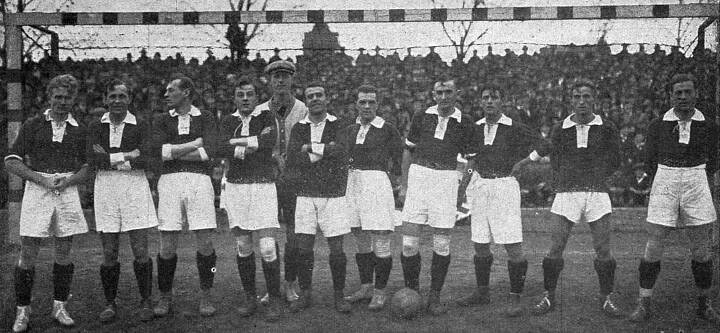 Soubor:A.C. Sparta 1921 - Káďa, Mazal, Pilát, Perner, Peyr, Sedláček, Šroubek, Pospíšil, Červený, Kolenatý, Hoyer.jpg – Wikipedie
