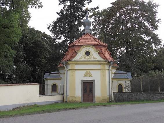 Soubor:Vlkys Kaple sv Jana Nepomuckeho 2.JPG