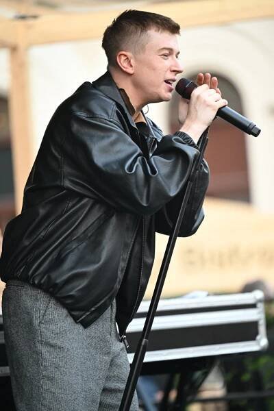 FOTO: Zpěvák Adam Mišík. – stránka 41