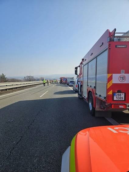 Dálnice D1 je po nehodě čtyř vozidel ve směru na Ostravu na 212.… | POŽÁRY.cz - ohnisko žhavých zpráv | hasiči aktuálně