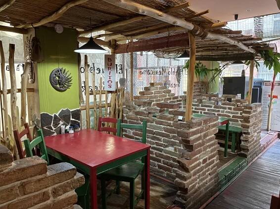 Mexická pochoutka dle výběru: tacos nebo flauta menu pro jednoho i pár