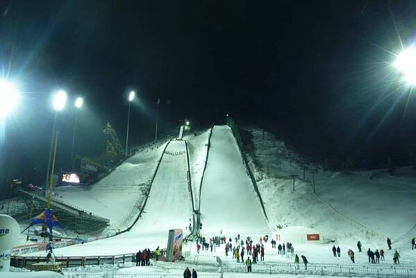 Upřesnění programu Světového Poháru: ski areál Harrachov, cyklotrasy, ubytování, webkamera & počasí