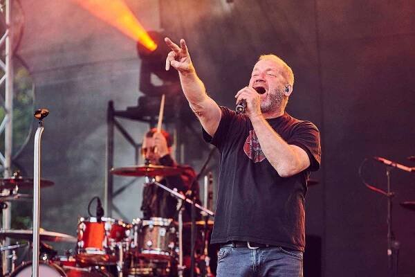 Kapela Lucie odehrála v amfiteátru za Plazou ve čtvrtek 16. června večer druhý koncert svého turné s názvem „Chci zas…“ Fanoušci Lucie se tak po dvou letech dočkali open air vystoupení v rámci turné po celé ČR.