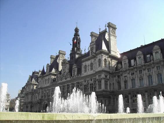 File:050903 Paris 011 HotelVille fontana.JPG