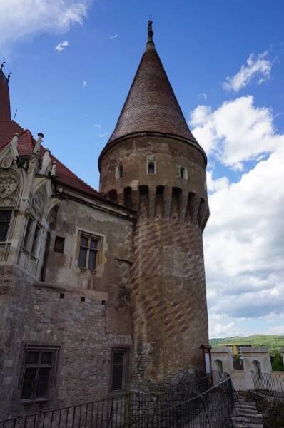 Osamelá veža na Korvínovom hrade v Hunedoare