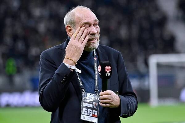 Für Peter Fischer war das Heimspiel am Freitag ein tränenreicher und emotionaler Abschied.