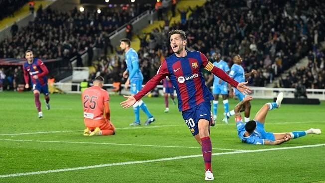 Barcelona přišla o kapitána a ikonu klubu. Zájem má Krejčího Girona