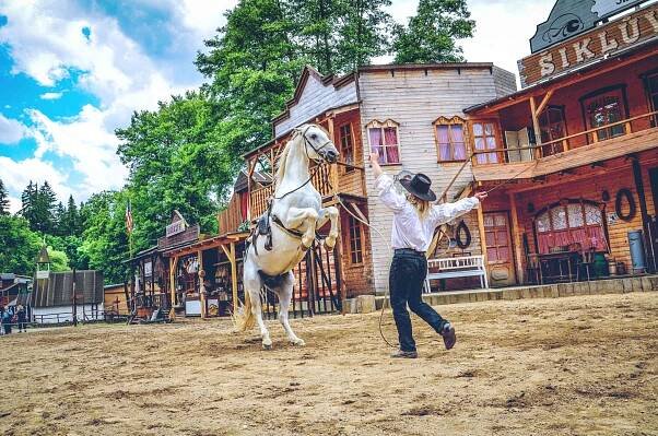 Šikland uzavře léto velkolepou derniérou: akční divadla i poslední ohňová show