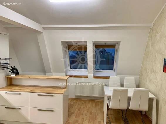Pronájem bytu 2+kk 58 m² (Mezonet), Molákova, Brno - Líšeň