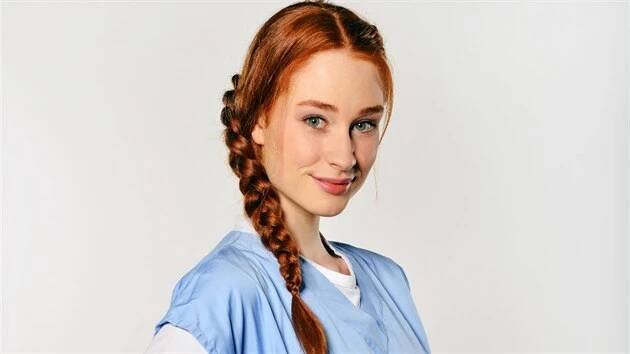 Natalie Halouzková v seriálu Sestřičky Modrý kód (2020)