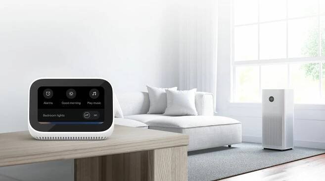 Přes chytré hodiny Xiaomi Mi Smart Clock lze ovládat chytrou domácnost