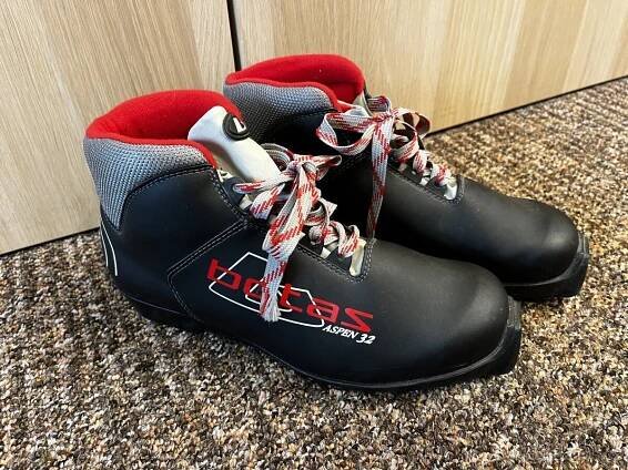 Botas Aspen EU 8 běžkařská obuv - Brno