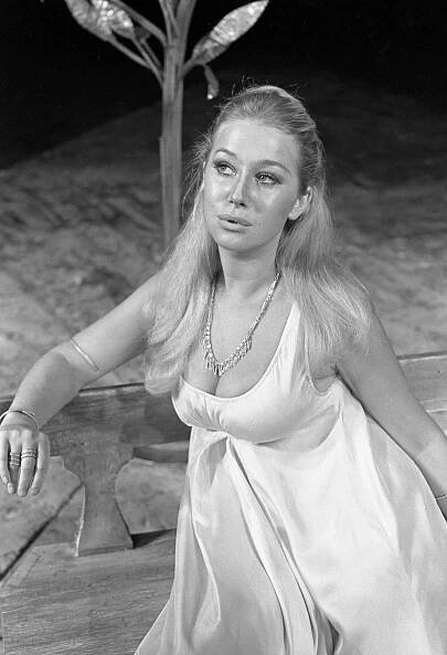Úžasná Helen Mirren slaví 80. Miluje barvy, ranní milování a svého muže