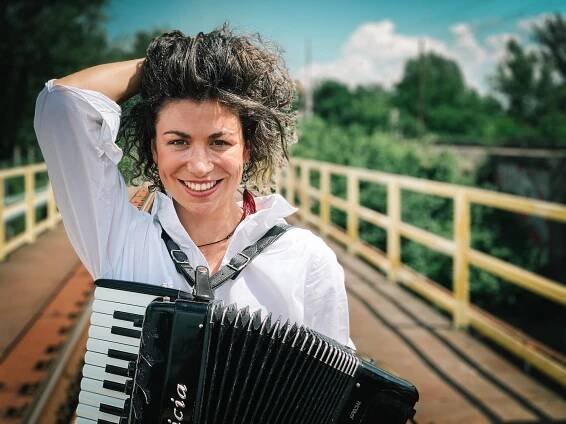 Písničkářka z Beskyd Kaczi: Jsem šťastná, že jsem se našla ve své české hudbě
